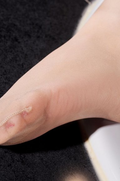 精选美食:皮蛋拌黄瓜、啤酒酱香鸡翅、水煮牛肉、香椿拌豆腐做法“爱游戏开户”(图1) 爱游戏电子